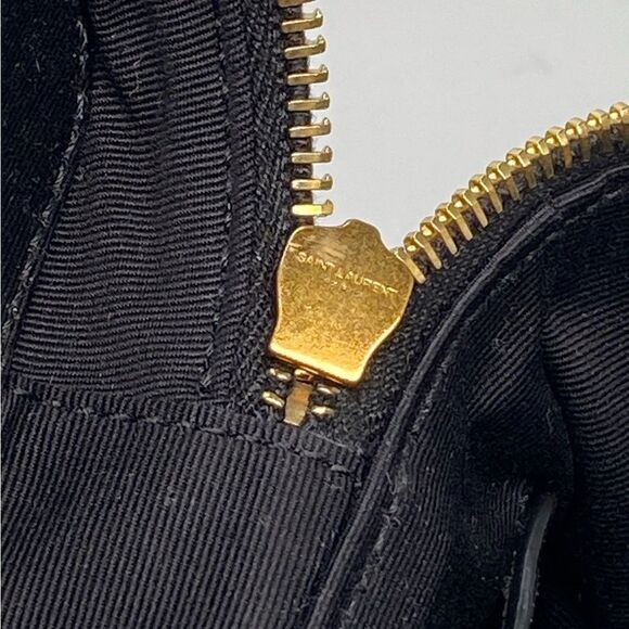 Saint Laurent 80S Vanity Crossbody Bag in Quilted Grained Leather - Picture 14 of 15